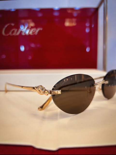 Rimless Cartier sunglasses with the Panthère temple in gold